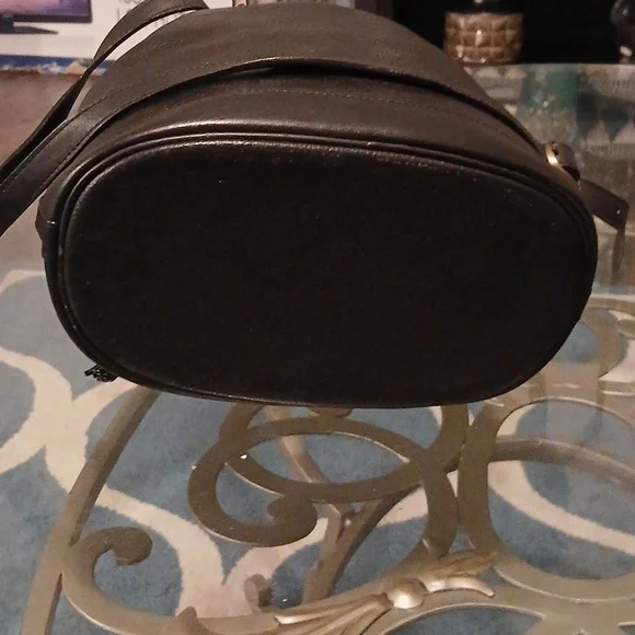 Burberrys Vintage Leather Bucket crossbody with Tassels & dust bag Black EUC - Picture 6 of 8